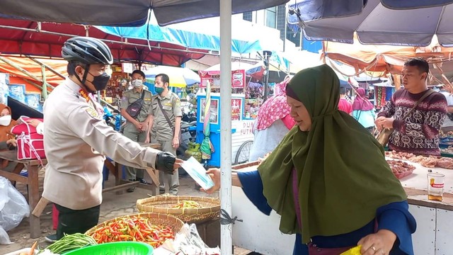 Kapolresta Bandar Lampung Kunjungi Pasar, Pedagang Minta Polisi Selalu Siaga (1)