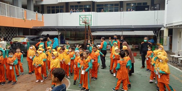 MOS 'Fun Game' yang digelar SD Muhammadiyah 6 Surabaya, Kamis (14/7).