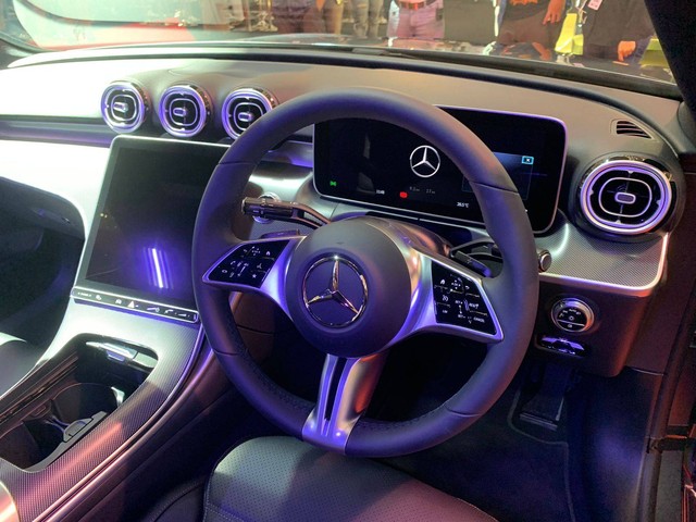 Mercedes-Benz C-Class Avantgarde Line W206. Foto: Priza Dwi Nugroho/kumparan