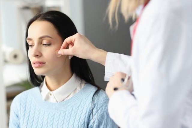 Cara Kerja Acne Patch. Foto: iStockphoto