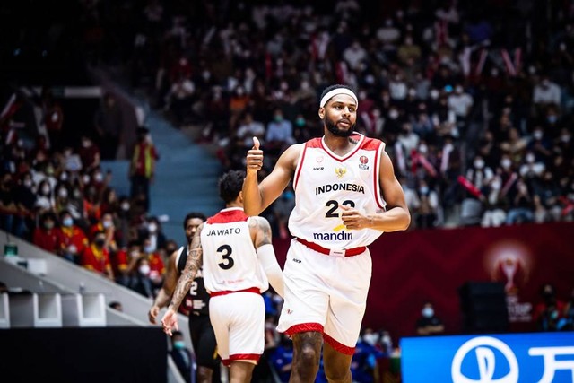 Marques Bolden saat Timnas Basket Indonesia melawan Yordania dalam laga kedua Grup A FIBA Asia Cup 2022 di Istora GBK, Jakarta, Kamis (14/7). Foto: Dok. FIBA Asia Cup 2022