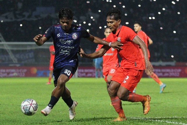 Momen Arema FC vs Borneo FC di Final Leg 1 Piala Presiden 2022. Foto: ANTARA FOTO/Ari Bowo Sucipto