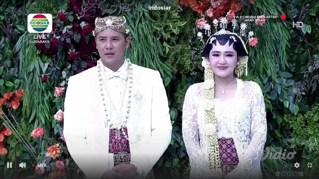 Via Vallen resmi menikah dengan Chevra Yolandi. Foto: Indosiar/Vidio