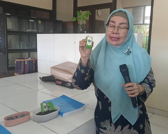 Prof. Dr. Titik Taufikurohmah, M.Si.