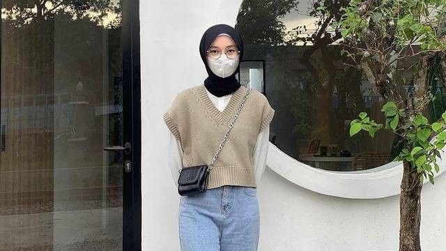 Anti-Ribet, Ini 5 Ide OOTD Hijab untuk Nonton di Bioskop | kumparan.com