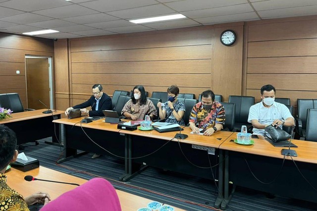Kuasa hukum Kadiv Propam Polri Irjen Pol Ferdy Sambo menyambangi kantor Dewan Pers, Jakarta Pusat, Jumat (15/7). Foto: Haya Syahira/kumparan