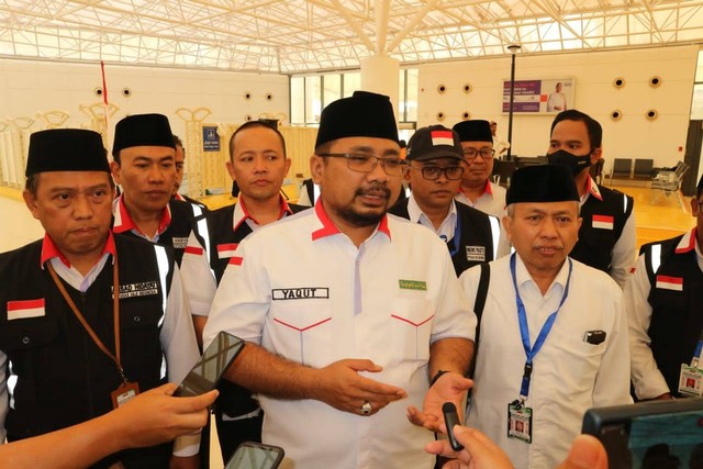 Menteri Agama Yaqut Cholil Qoumas hari ini melepas kepulangan jemaah kloter 2 Embarkasi Solo (SOC 2).  Foto: MCH 2022