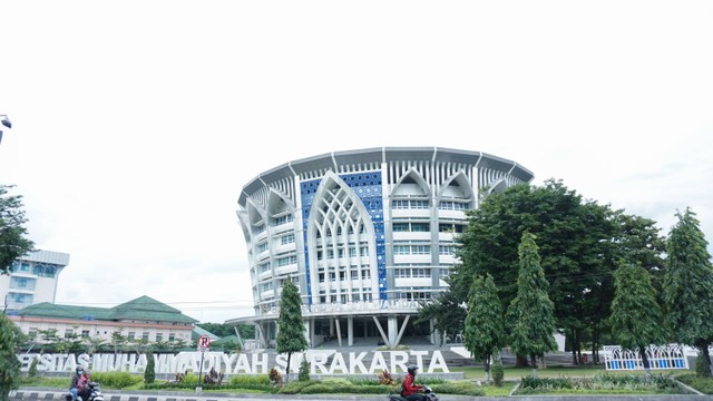 Gedung Induk Siti Walidah UMS. Foto : Humas UMS