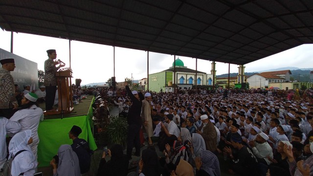 Ustaz Abdul Somad berceramah di Pondok Pesantren Al Hikmah 1 Benda Kecamatan Sirampog, Kabupaten Brebes, Jumat (15/7/22).