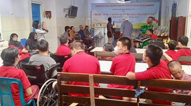 Momen bakti sosial dari Grand Mercure Malang Mirama dan PWMI bersama penyandang disabilitas. Foto: dok Grand Mercure Malang Mirama