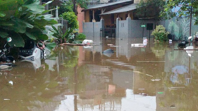 Banjir Rendam 18 Titik Di Kota Tangerang Ketinggian Air Capai 1 5 Banjir Rendam 18 Titik Di Kota Tangerang Ketinggian Air Capai 1 5