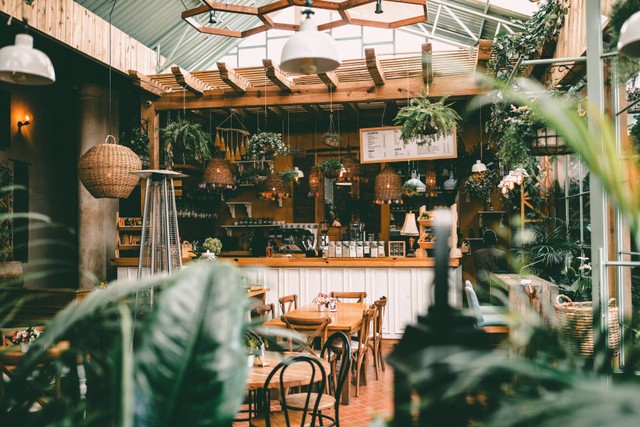 Cafe Nuansa Alam di Jakarta/Foto ini hanya ilustrasi dan bukan tempat aslinya, https://unsplash.com/@pinchebesu