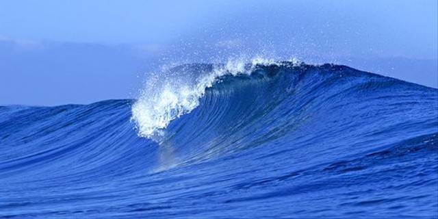 Ilustrasi gelombang tinggi. | Foto: Shutterstock