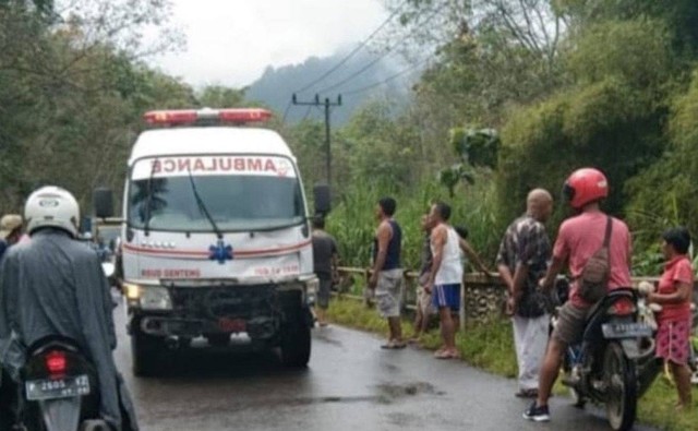 Mobil Ambulans dan Motor Tabrakan di Banyuwangi, 1 Orang Dikabarkan Tewas