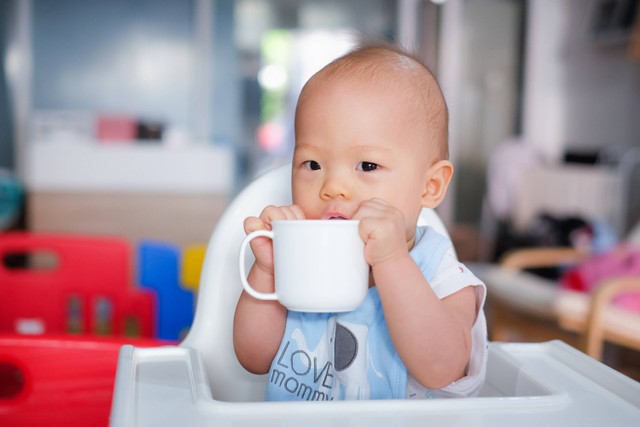Alasan Bayi Perlu Berhenti Minum dari Dot. Foto: Shutterstock