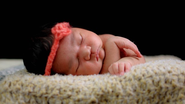 Berat Normal Bayi Baru Lahir: Sebuah Panduan Sederhana. Foto: Rosli Jalil/Shutterstock