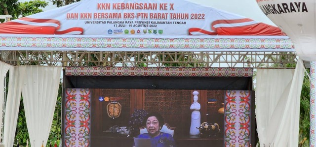 Megawati Soekarnoputri membuka program Kuliah Kerja Nyata (KKN) Kebangsaan Tahun 2022 yang dipusatkan di Universitas Palangkaraya. Foto: PDIP