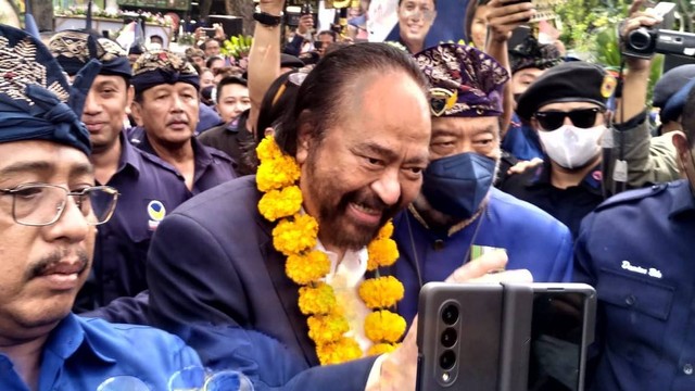 Ketua Umum Partai Nasional Demokrat (Nasdem) Surya Paloh saat berada di Denpasar, Bali, Minggu (17/7/2022) - ROB