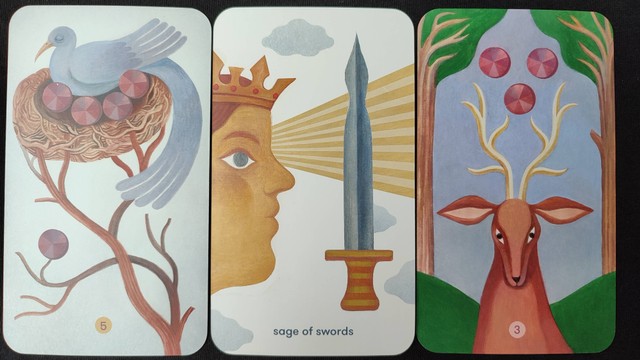 Five of Pentacles, Sage of Swords, Three of Pentacles. (Foto: Lidia)