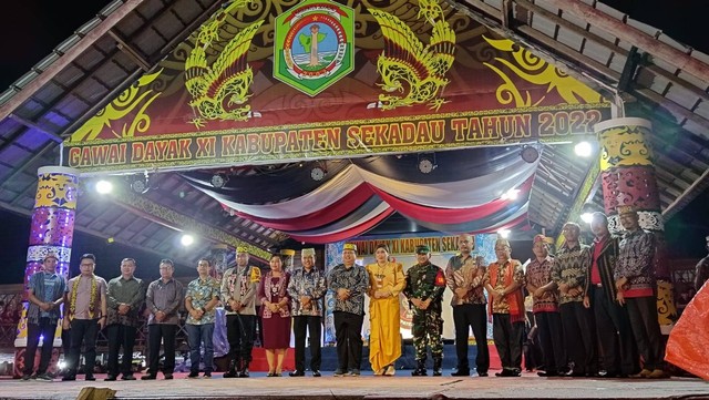 Bupati Aron Apresiasi Suksesnya Pelaksanaan Gawai Dayak Ke-XI Kabupaten ...