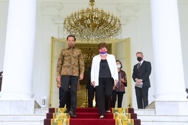 Presiden Joko Widodo bersama Direktur Pelaksana IMF Kristalina Georgieva di Istana Kepresidenan Bogor, Minggu (17/7).  Foto: Muchlis Jr/Biro Pers Sekretariat Presiden