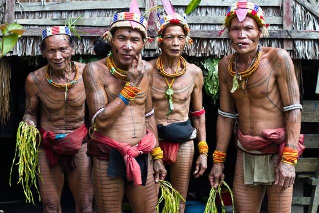 Para Sikerei atau tabib asli suku Mentawai, Sumatera Barat. Foto: SukuMentawai