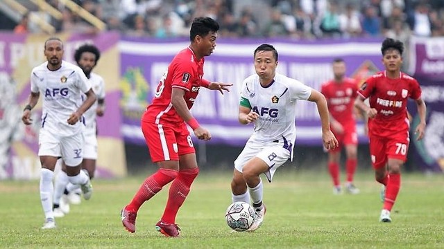 Laga uji coba Persis Solo versus Persik Kediri di Stadion Wilis, Madiun, Minggu (17/07/2022). FOTO: Dok Istimewa