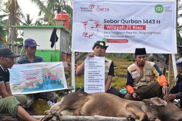 Telkom Group - IZI Riau Sebar Qurban 1443 H di Kepulauan Meranti