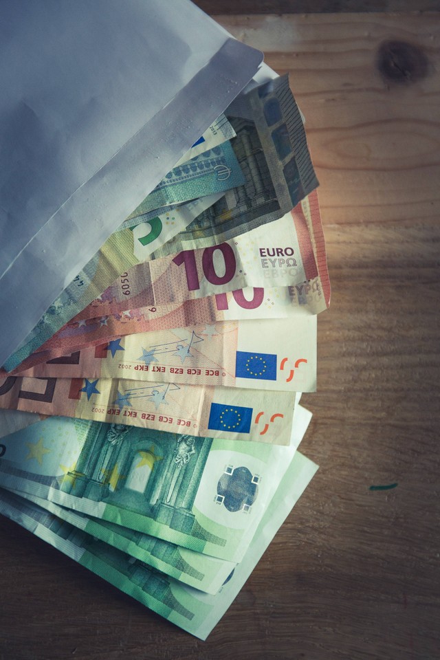 Photo by Markus Spiske: https://www.pexels.com/photo/50-euro-bill-on-brown-wooden-table-316401/