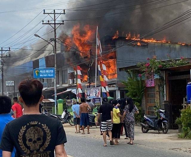  Kebakaran di pasar Sungai Pinyuh, Kalbar. Foto: Dok Hi!Pontianak