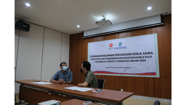 Penandatanganan Perjanjian Kerja Sama BRIN dengan PT. Solusi Biru Indonesia, Kamis (27/1/22) lalu di Pusat Biomaterial BRIN, Cibinong, Bogor, Jawa Barat.