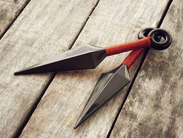 Ilustrasi kunai yang dipakai oleh Minato dalam serial Naruto. Foto: Pixabay