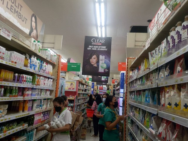 Suasana di mall Tiara Dewata Jalan Mayjen Sutoyo Denpasar - LSU