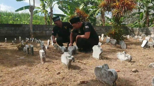 Ada Kompleks Makam Tanpa Identitas di Tulungagung, Ha?