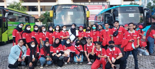 Keberangkatan Mahasiswa KKN-T Untag Surabaya ke Blitar, Minggirsari.