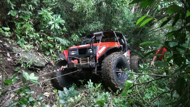 Off-road menjajal medan hutan di Tanjungpinang. Foto: Milyawati/kepripedia.com