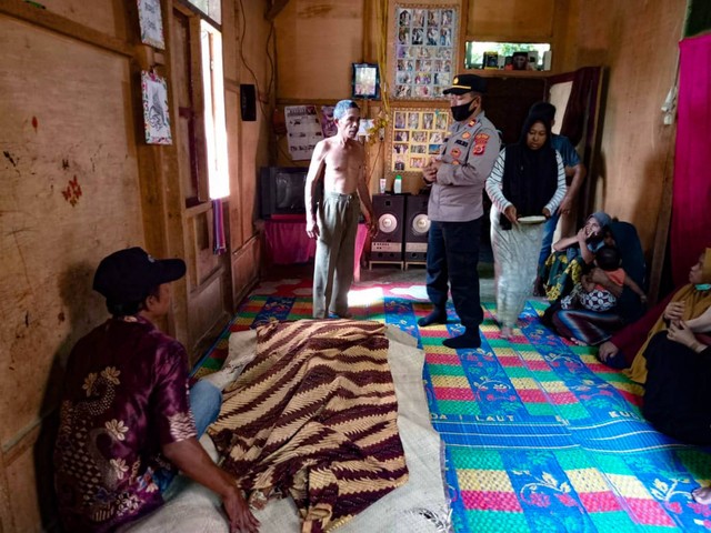 Nenek warga Dusun Buket Linteung, Desa Paya Pasi, Kecamatan Julok, Kabupaten Aceh Timur, Aminah (88) meninggal dunia dalam peristiwa kebekaran yang menimpa rumahnya. Foto: Dok. Istimewa