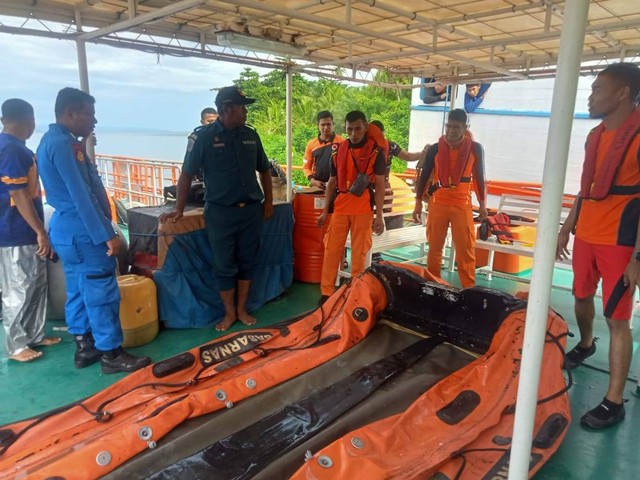 Persiapan proses pencarian korban tenggelamnya Kapal Cahaya Arafah. Foto: Istimewa