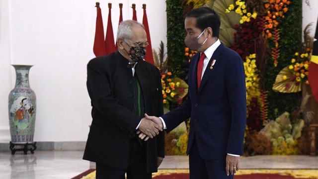 Presiden Joko Widodo (kanan) menerima kunjungan kenegaraan Presiden Timor Leste Jos Manuel Ramos-Horta di Istana Kepresidenan Bogor, Bogor, Jawa Barat, Selasa (19/7/2022). Foto: Hafidz Mubarak A/Antara Foto