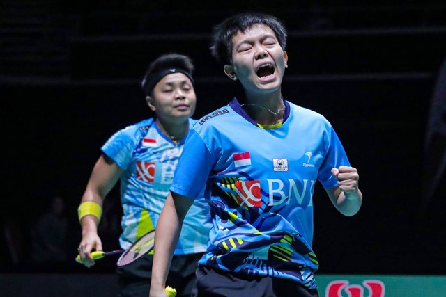 Apriyani Rahayu/Siti Fadia di final Singapore Open 2022, di Singapore Indoor Stadium, Minggu (17/7/2022).
 Foto: PBSI