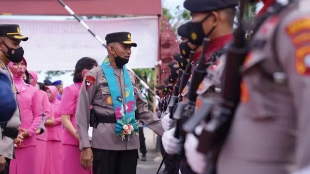 Kapolda Sulawesi Barat Irjen Pol Verdianto Iskandar Bitticaca saat berkunjung ke Mapolres Mamuju Utara. Foto: Dok. Humas Polda Sulbar