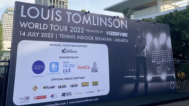 Spanduk Louis Tomlinson World Tour 2022 Jakarta. Sumber : Dok.pribadi