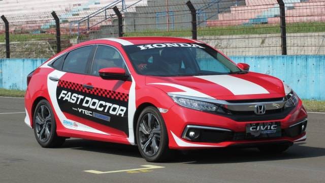 Honda Civic Turbo jadi fast doctor di Sirkuit Sentul. Foto: dok. Honda Prospect Motor
