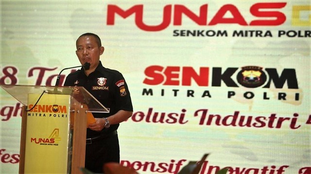 Ketua Senkom Mitra Polri, Katno Hadi memberikan sambutan dalam pembukaan Munas IV di Pusdiklat Senkom Mitra Polri, Sawangan, Depok, Selasa (19/07/2022). FOTO: Dok Senkom Mitra Polri