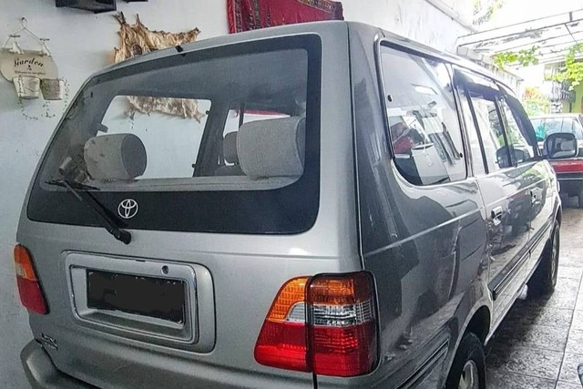 Toyota Kijang LGX bekas dengan kondisi antik dan baru berjalan 55.000 kilometer. Foto: Garasi Mbah Kung