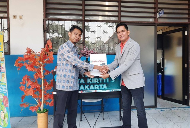 Memorandum of Understanding Program Merdeka Belajar Sekolah Merdeka antara STIKOM Inter Studi bersama SMA Gita Kirtti 3 Jakarta.