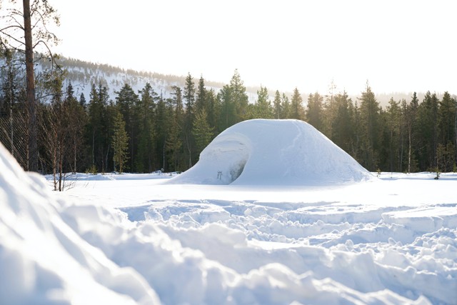 Ilustrasi rumah orang eskimo dari bongkah es, sumber foto: (Marc Wieland) by unsplash.com