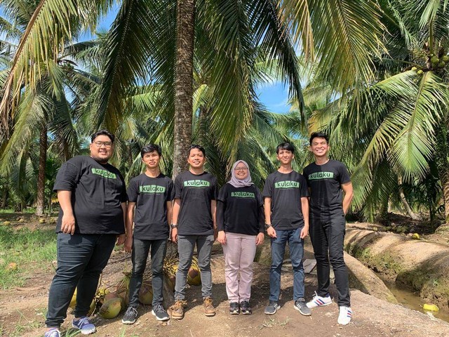 Ridho dan tim bekerja sama mendorong kesejahteraan petani sawit di Banyuasin, Sumsel. Foto: Istimewa