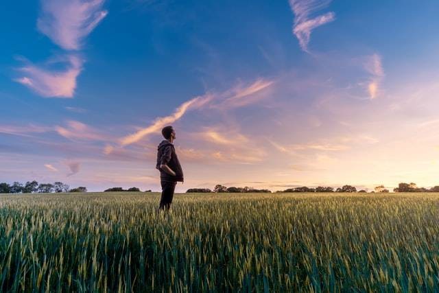 Ilustrasi contoh puisi tentang masa depan, Sumber foto Benjamin Davies on Unsplash