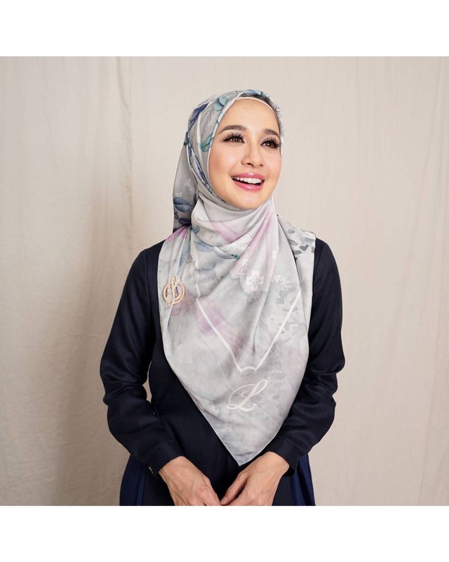 Rekomendasi hijab silk elegan. Foto: lbylcb